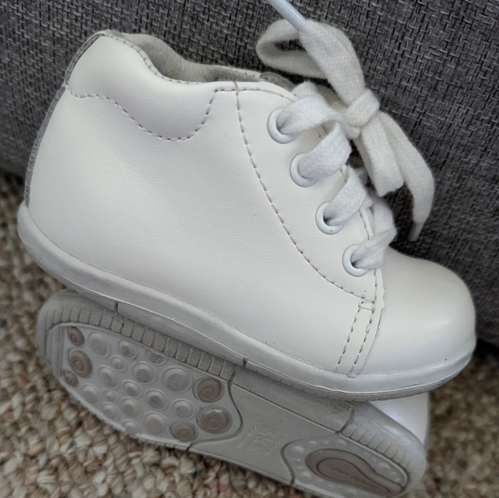 STRIDE RITE || SRT Elliot Shoe || White || Size 4W